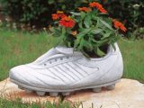 Marmorfodboldstøvle til blomst eller andet formål. Fodboldfolket