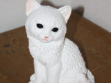 Kattekilling – hvid – naturtro -kunststof